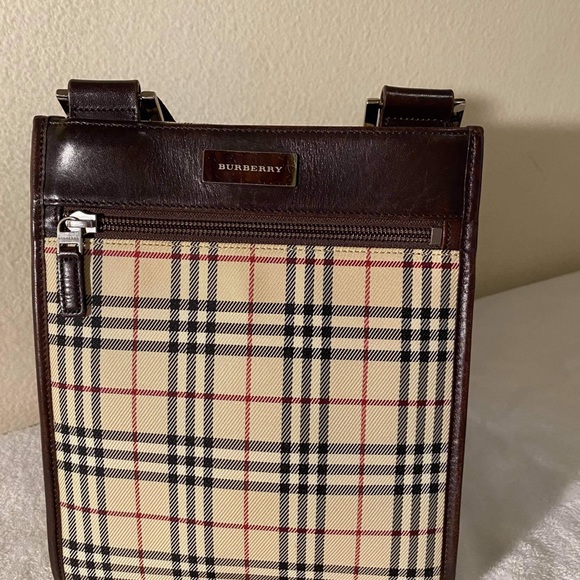100% Authentic Burberry crossbody bag - Picture 1 of 7